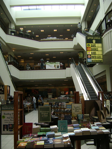  3 Story Barnes and Noble