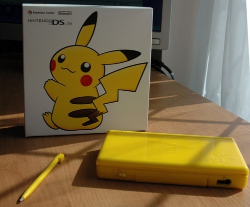  Pikachu DS Lite