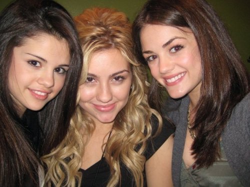  Chelsea, Selena, and Jennifer Pics