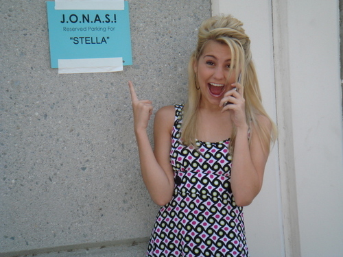  Chelsea on the set of J.O.N.A.S