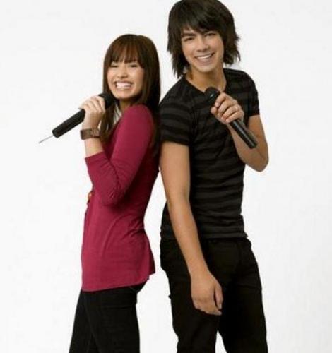  Demi Lovato and Joe Jonas