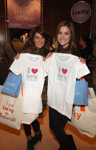  JESSICA STROUP WITH FRIEND SHENAE GRIMES