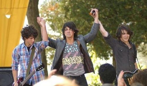  Jonas Brothers