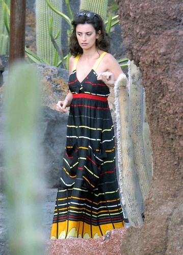  Penelope on the set of Cactus Gardens