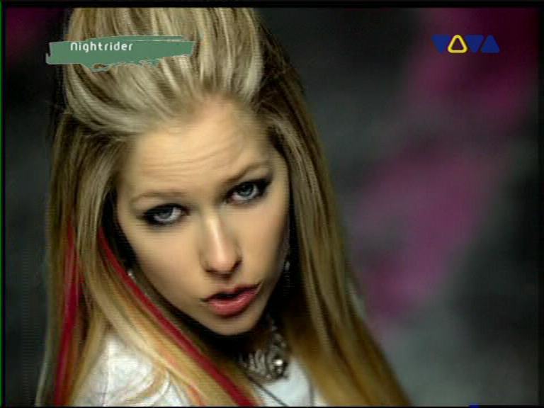 Music Video: Girlfriend - Avril Lavigne Image (1558990) - Fanpop