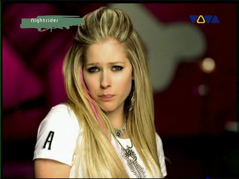 Music Video: Girlfriend - Avril Lavigne Image (1558995) - Fanpop