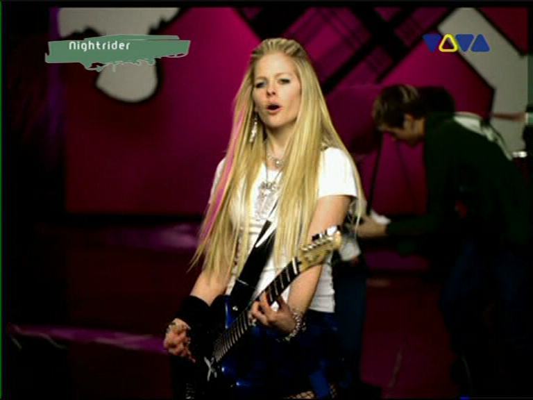 Music Video: Girlfriend - Avril Lavigne Image (1559012) - Fanpop