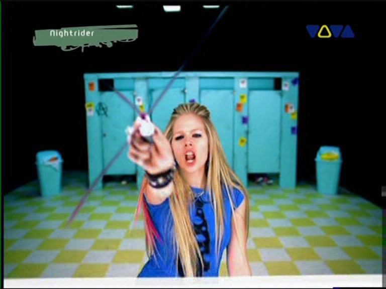 Music Video: Girlfriend - Avril Lavigne Image (1559178) - Fanpop