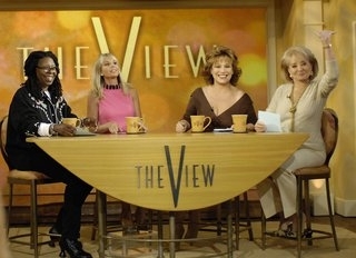  Round the table, tableau with the women of The View