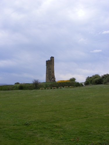  kastil, castle hill/almondbury bukit, hill fort