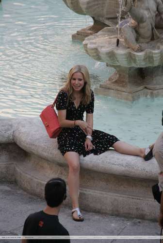  Kristen ベル on set 'When in Rome'