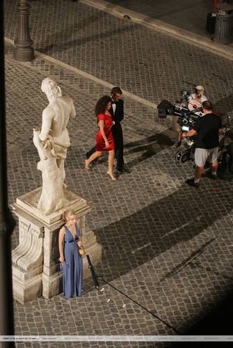  Kristen 钟, 贝尔 on set 'When in Rome'