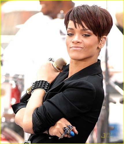  Rihanna - The Early دکھائیں