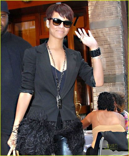  Rihanna - The Early دکھائیں