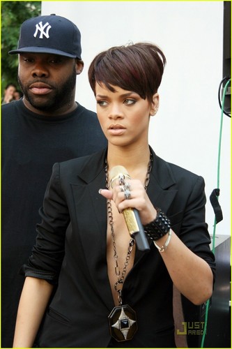  Rihanna - The Early toon