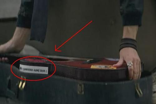  Sticker on Charlie's guitar, gitaa - "I was here moments ago"