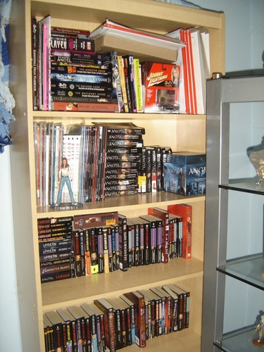  ArabellaElfie's Buffy bookcase, kasha la vitabu