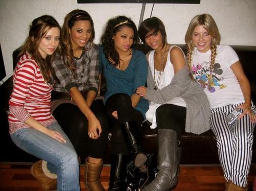 The Saturdays on the Tangled Up tour with Girls Aloud