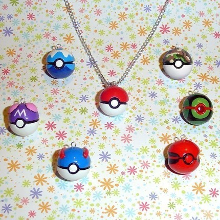  Pokemon - Pokeball collier