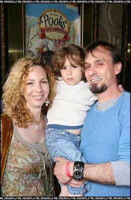  Robert Knepper and his wife and son