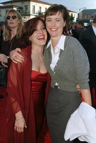  Gillian Anderson and té Leoni