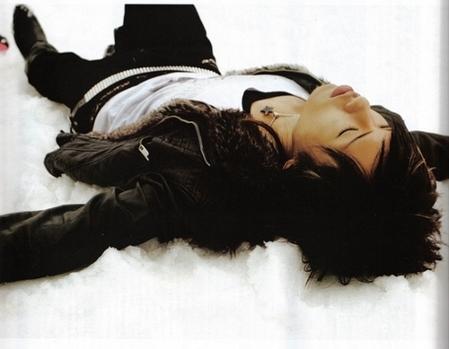  Hiroto laying down