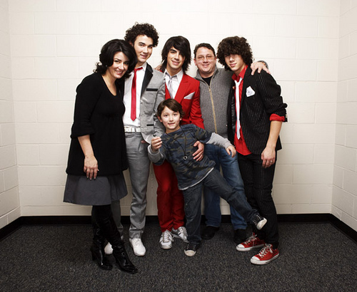  Jonas Brothers Family!!!