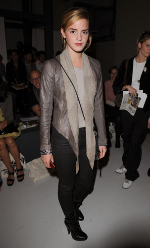  Emma @ Christopher Kane Autumn Winter Fashion প্রদর্শনী