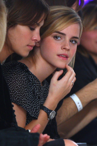  Emma Watson - Fashion Fringe mostra