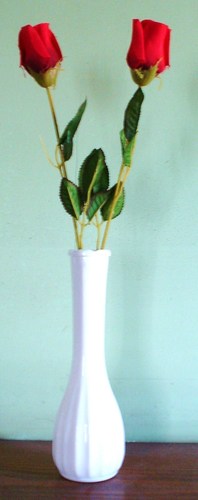  silk rosas in a vase