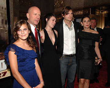 Ashton and family - Ashton Kutcher Photo (2461570) - Fanpop