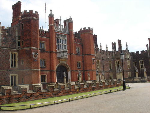  Hampton Court Palace Main Gate