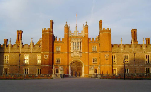  Hampton Court Palace