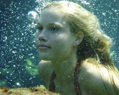  Emma Underwater