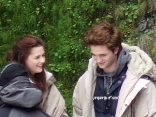  Robert Pattinson (Edward Cullen) & Kristen Stewart (Isabella Swan)
