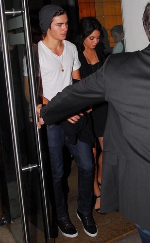  Zanessa out for a meal in Madrid