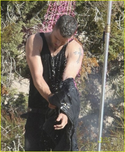  JT on set "Rehab" musique video with Rihanna
