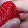 photo of a strawberry i took for my icon amazondebs photo